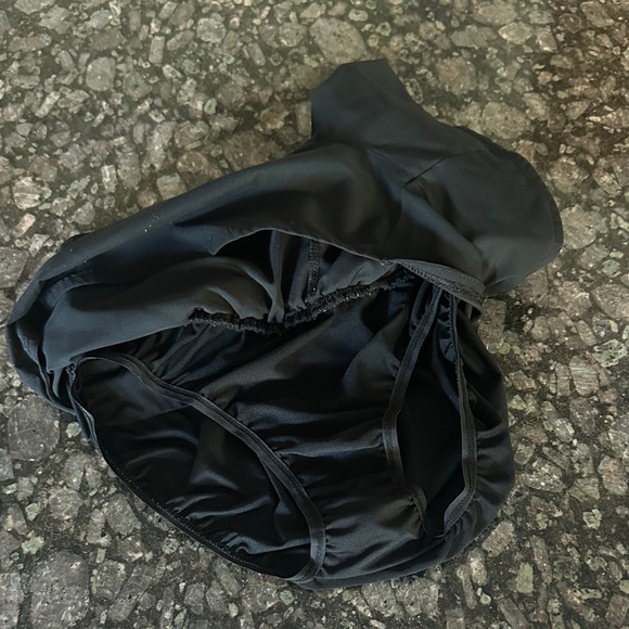 Nike Women's Black Athletic Shorts - Picture 4 of 4